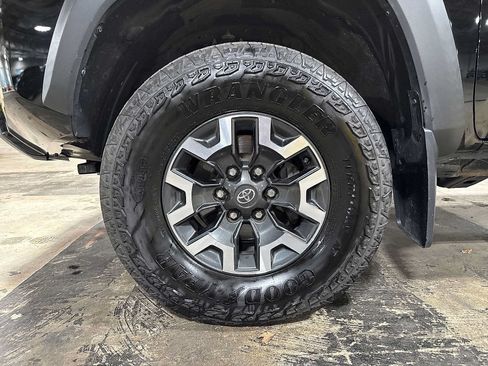 Used 2023 Toyota Tacoma TRD Off-Road w/ TRD Premium Off Road Package AWD/4WD image 10