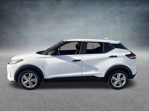 Used 2022 Nissan Kicks S image 9