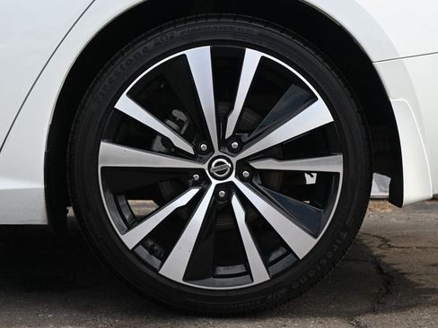 Used 2019 Nissan Altima 2.5 SR FWD image 9