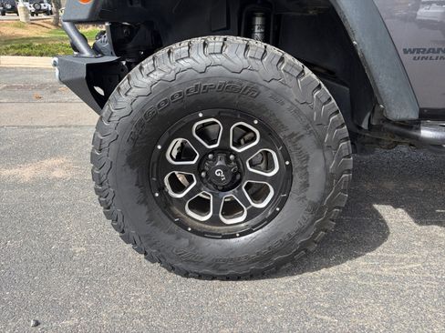 Used 2016 Jeep Wrangler Unlimited Rubicon w/ Connectivity Group AWD/4WD image 26