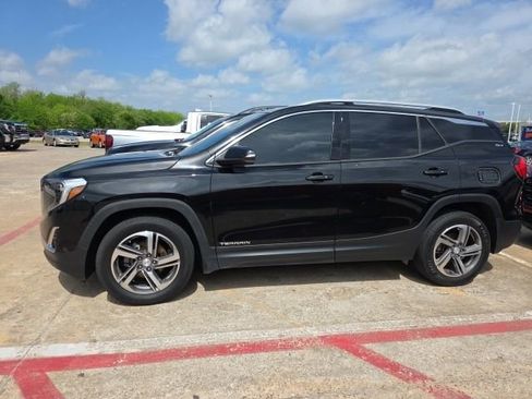 Used 2020 GMC Terrain SLT w/ Preferred Package image 2