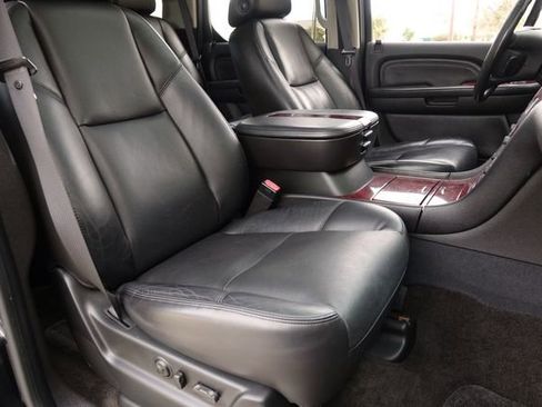 Used 2007 Cadillac Escalade 2WD w/ Information Package image 32