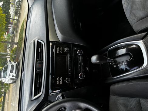 Used 2016 Nissan Rogue SV FWD image 13