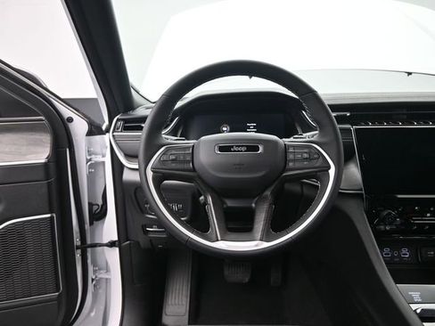 New 2025 Jeep Grand Cherokee Limited w/ Luxury Tech Group II AWD/4WD image 27
