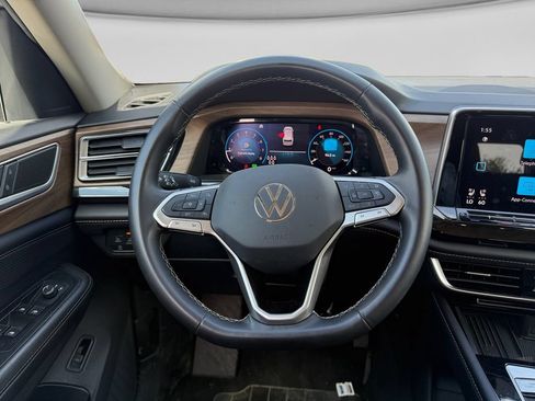 Used 2025 Volkswagen Atlas SE AWD/4WD image 15