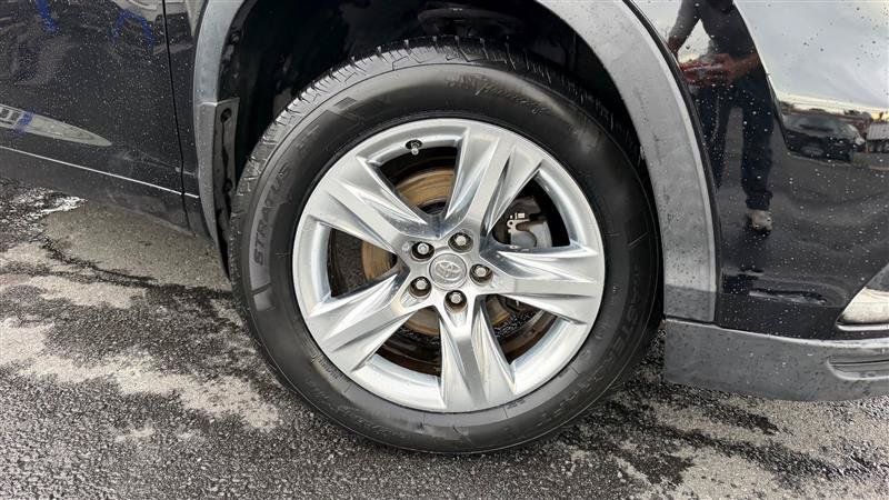 Used 2015 Toyota Highlander Limited Platinum AWD/4WD image 10