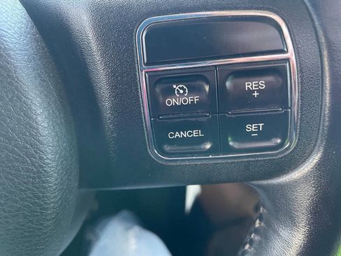 Used 2011 Jeep Wrangler Unlimited Sahara w/ Connectivity Group AWD/4WD image 18