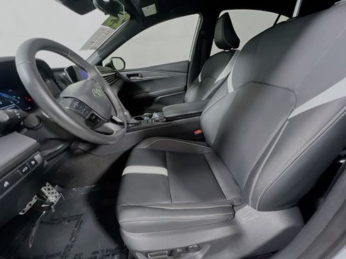 Used 2025 Toyota Camry SE FWD image 15
