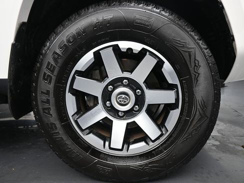 Used 2019 Toyota 4Runner TRD Off-Road image 11