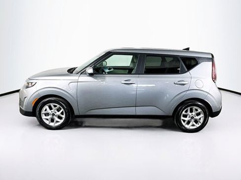 Used 2023 Kia Soul LX w/ LX Technology Package image 8