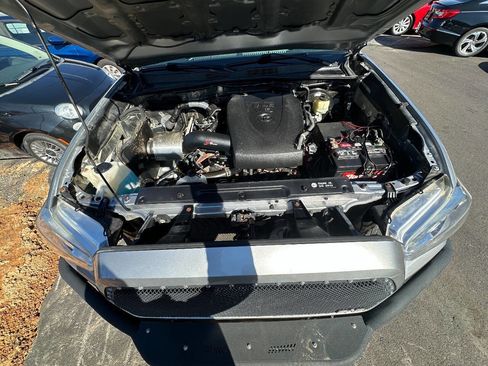 Used 2016 Toyota Tacoma SR5 w/ SR5 Appearance Package (SN) image 30