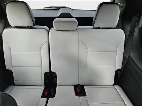 New 2026 Chevrolet Traverse High Country image 13