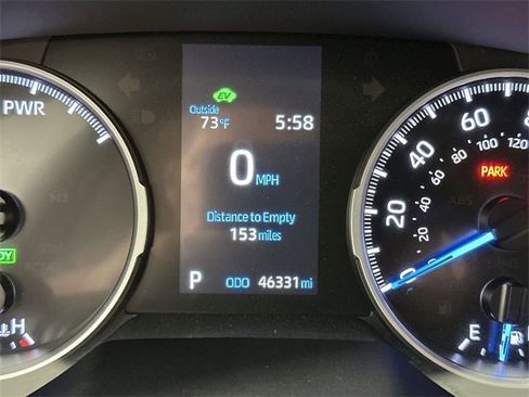 Used 2021 Toyota RAV4 LE image 12