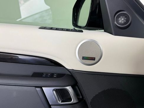 Certified 2025 Land Rover Discovery S image 22