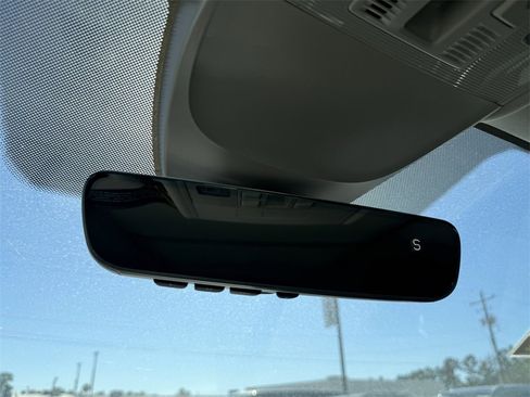 New 2026 Volkswagen Taos SE image 22