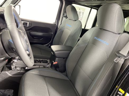 Used 2025 Jeep Wrangler Unlimited Rubicon 4xe AWD/4WD image 15