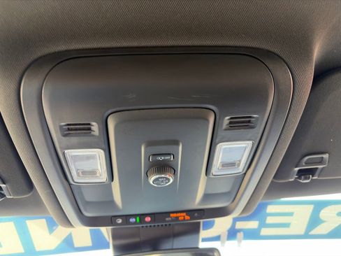 Used 2025 Chevrolet Suburban Z71 AWD/4WD image 24