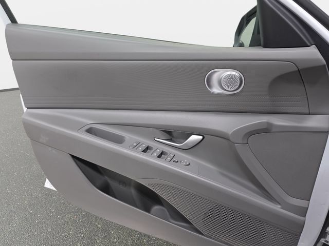 Used 2024 Hyundai Elantra SEL FWD image 27