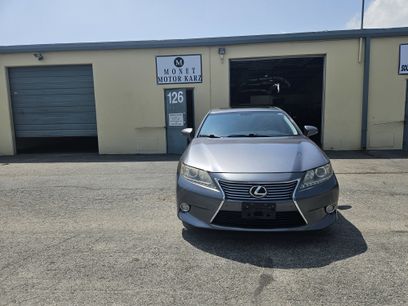 Used 2013 Lexus ES 350 w/ Luxury Pkg