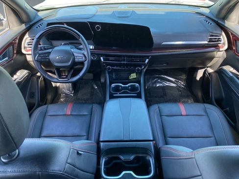 Used 2024 Chevrolet Traverse RS w/ LPO, Floor Liner Package FWD image 10