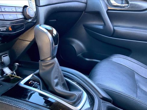 Used 2019 Nissan Rogue SL image 16