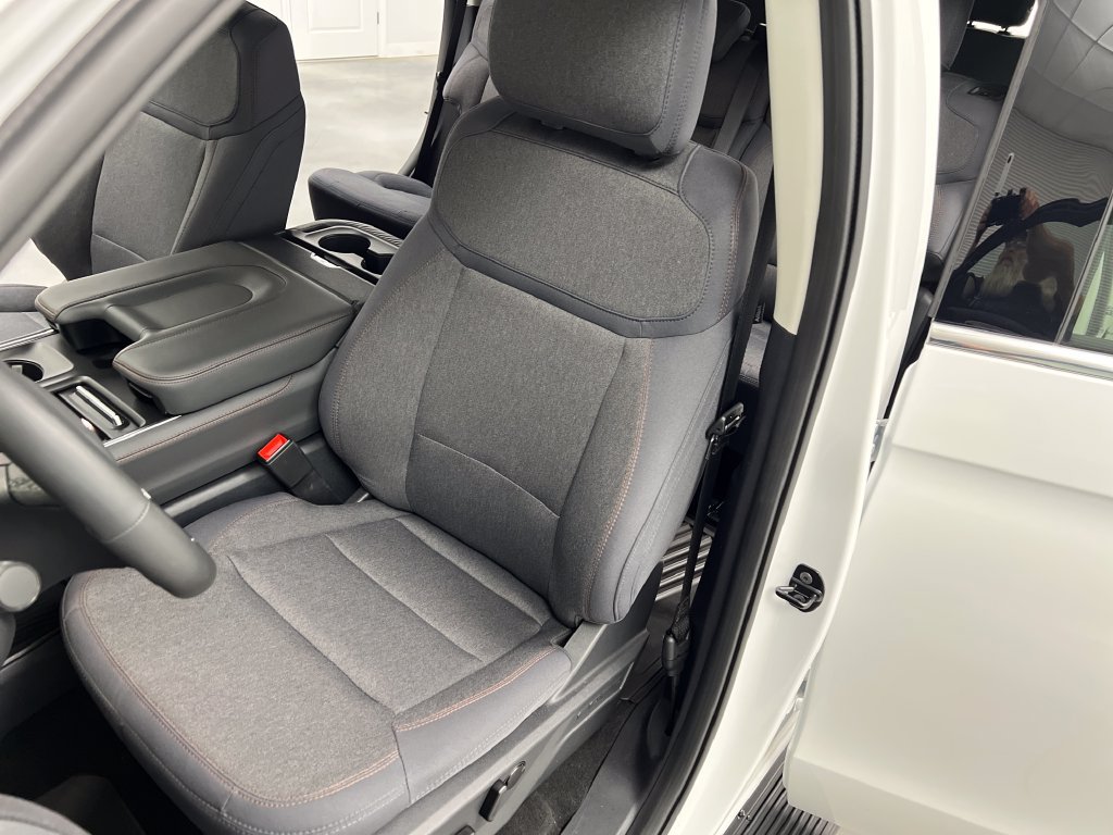 Used 2025 Ford Expedition Active RWD image 11
