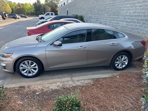 Used 2024 Chevrolet Malibu LT image 3