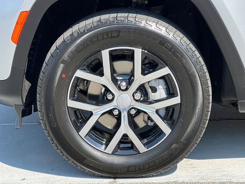 New 2025 Jeep Grand Cherokee Limited image 26
