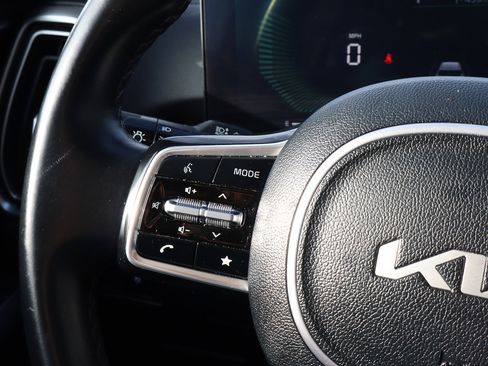 Used 2024 Kia Sorento S image 26