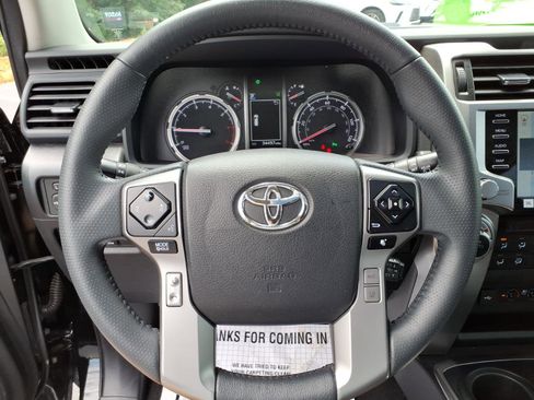 Used 2022 Toyota 4Runner Limited AWD/4WD image 25