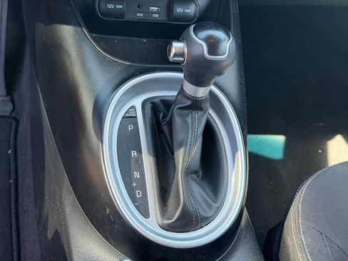 Used 2019 Kia Soul FWD image 19