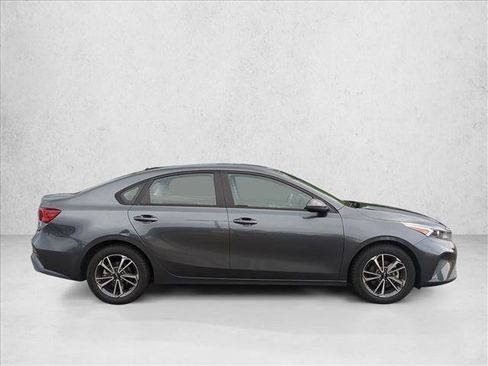 Used 2022 Kia Forte LXS FWD image 4