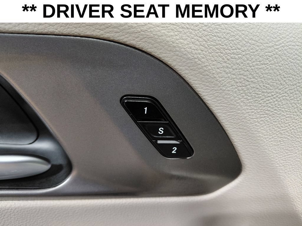Certified 2024 Chrysler Pacifica Limited FWD image 10