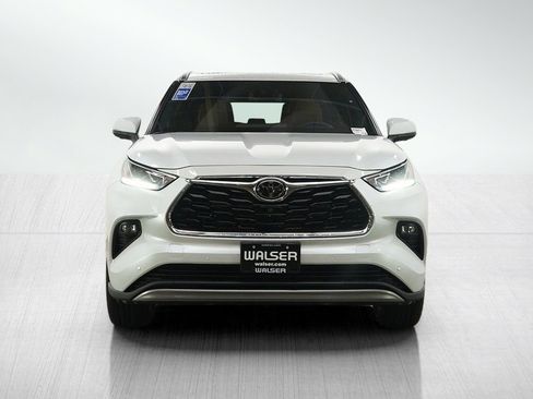 Certified 2026 Toyota Highlander Platinum AWD/4WD image 8