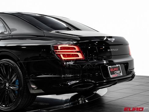 Used 2024 Bentley Flying Spur W12 image 15