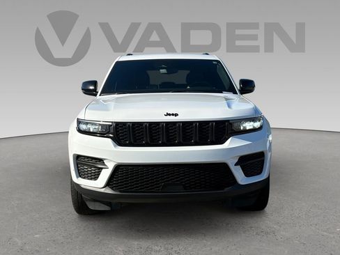 Used 2024 Jeep Grand Cherokee Altitude AWD/4WD image 24