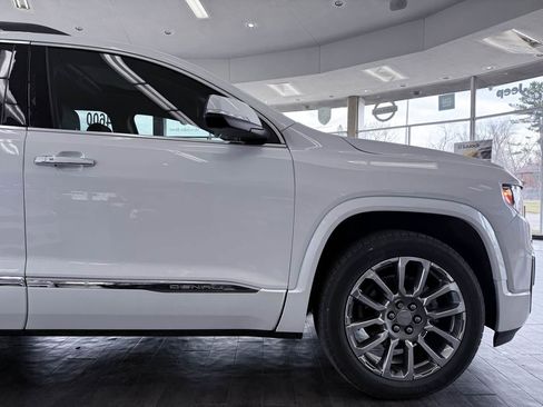 Used 2022 GMC Acadia Denali w/ Denali Ultimate Package FWD image 8
