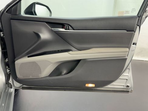 Used 2018 Toyota Camry LE image 31
