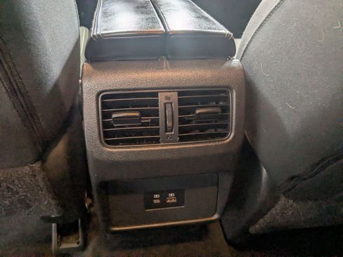 Used 2023 Nissan Rogue SV AWD/4WD image 21