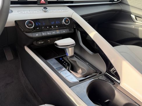 New 2026 Hyundai Elantra Limited FWD image 13