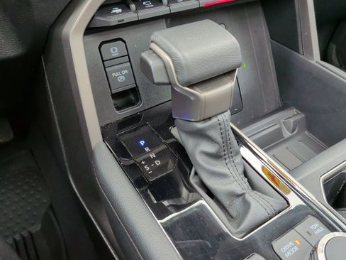 Used 2024 Toyota Tundra Limited AWD/4WD image 28