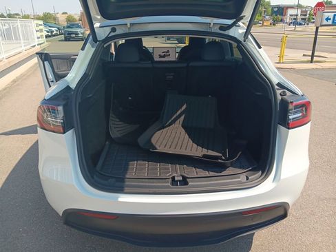 Used 2024 Tesla Model Y Long Range AWD/4WD image 23