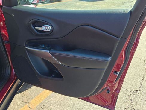 Used 2019 Jeep Cherokee Latitude Plus w/ Cold Weather Group image 6