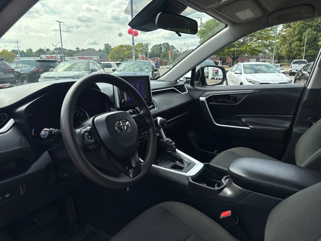 Used 2024 Toyota RAV4 LE AWD/4WD image 14