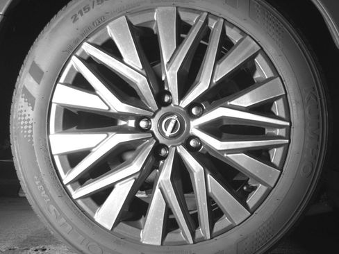 Used 2025 Nissan Altima 2.5 SV FWD image 18