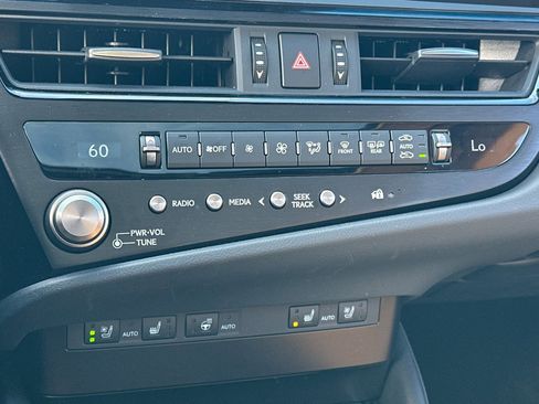 Used 2025 Lexus ES 300h w/ Premium Package image 26