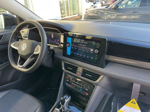 New 2026 Volkswagen Taos SE FWD image 64