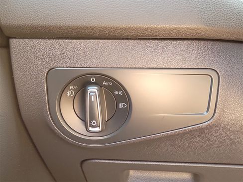 Used 2018 Volkswagen Tiguan SEL image 28