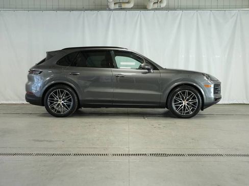 Certified 2025 Porsche Cayenne AWD/4WD image 8