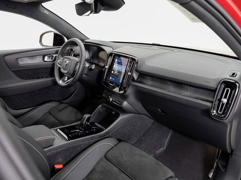 Used 2023 Volvo C40 P8 Recharge Ultimate image 20